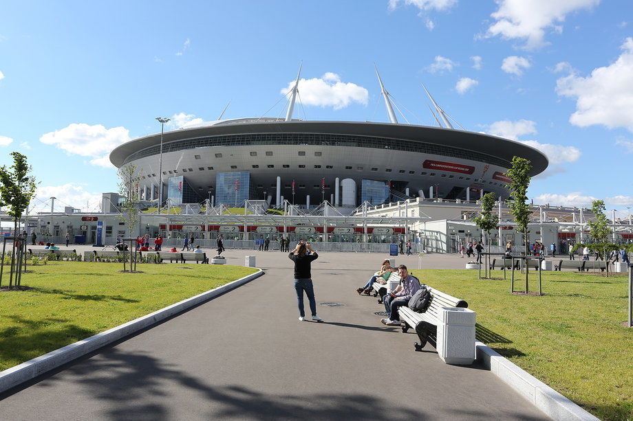 Ребята-студенты даже принимали участие в строительстве стадиона "Санкт-Петербург"