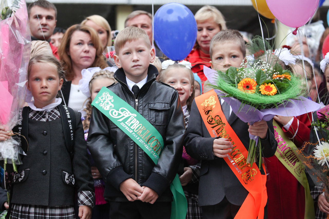 1 сентября в 13.30 первоклассников поздравит вице-губернатор Санкт-Петербурга Владимир Кириллов.