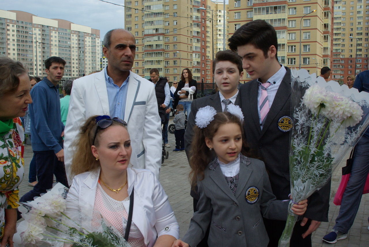 Дети Ирины Баракат, получившей гражданство по просьбе Путина, пошли в школу в Петербурге