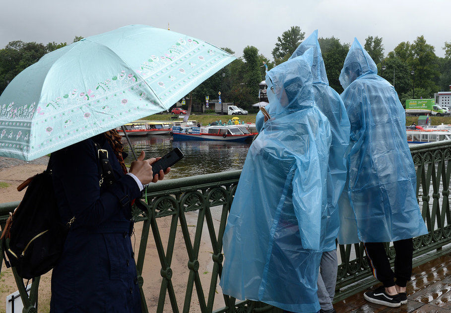 Петербуржцам посоветовали брать с собой зонты всю неделю 