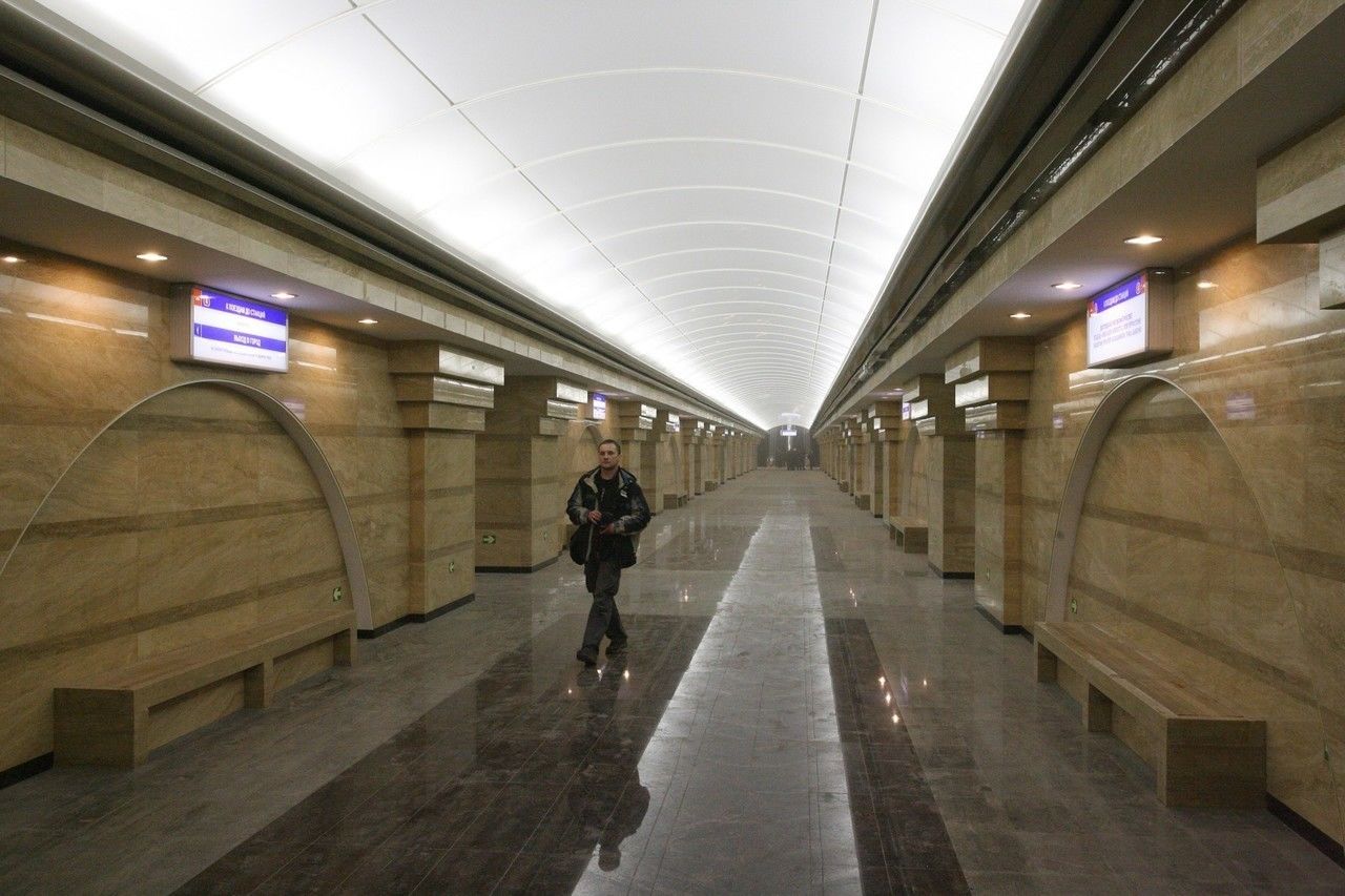 Новочеркасская saint petersburg metro. Петербургский метрополитен Новочеркасская. Станция метро Спасская Санкт-Петербург. Чернышевская метро СПБ. Спасская метро СПБ Новочеркасская.