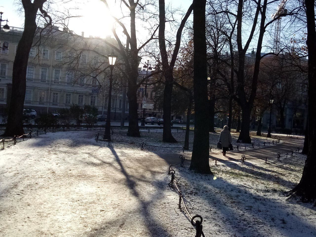 Ночью и утром на дорогах Петербурга ожидается гололед 