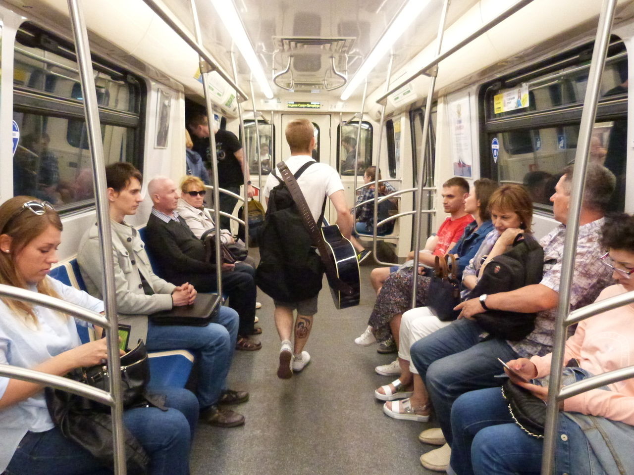 ЗакС увеличил штрафы для музыкантов в метро в шесть раз