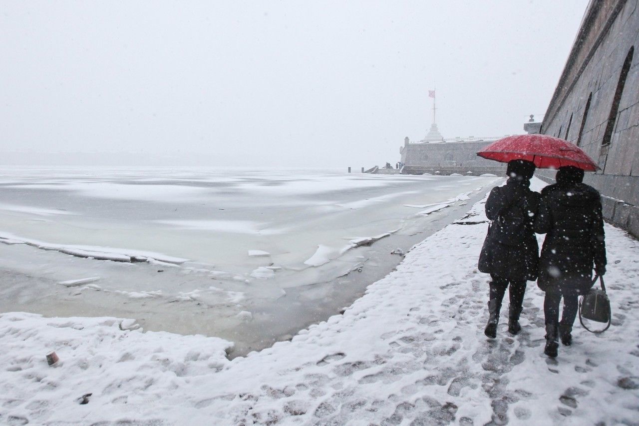Во вторник петербуржцев ждет снег и гололед 