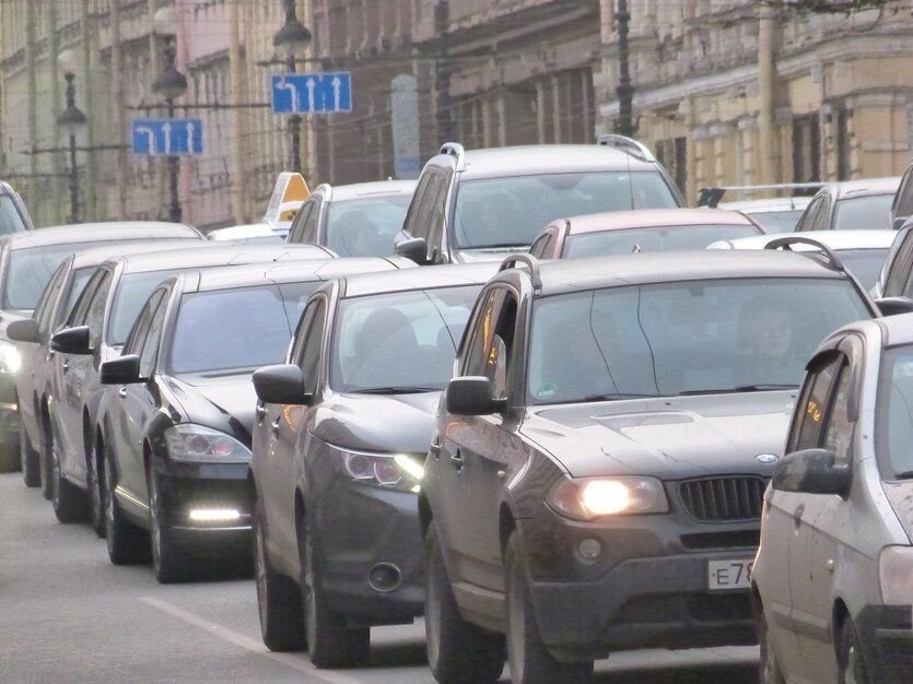 Петербург обогнал всю Россию по количеству покупаемых автомобилей