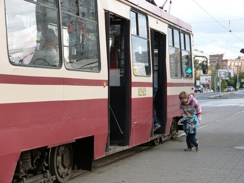 4 января трамвайное движение по Среднеохтинскому проспекту ограничат на неделю