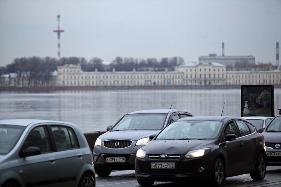 Во время конфликта автомобилист вытащил пистолет