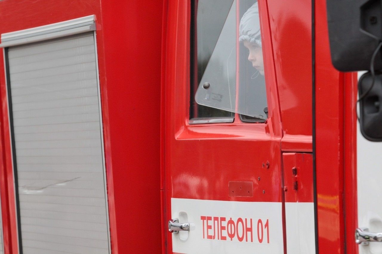 На месте происшествия работали 19 человек личного состава