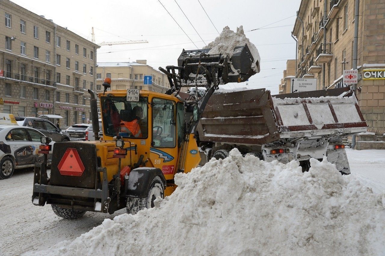 Более 400 тысяч кубометров снега вывезли с улиц города за неделю 