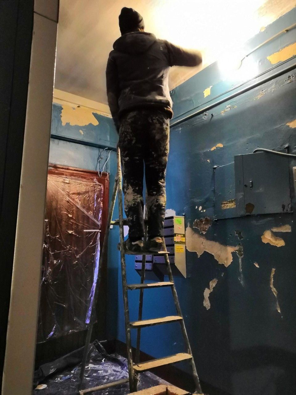 Фотошоп не помог: коммунальщикам Кировского района пришлось начать ремонт в реальности 
