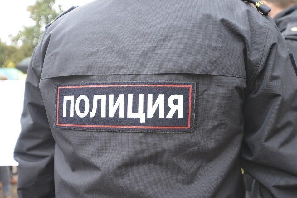 В Санкт-Петербурге мужчина, подозревается в применении насилия в отношении представителя власти и его оскорблении