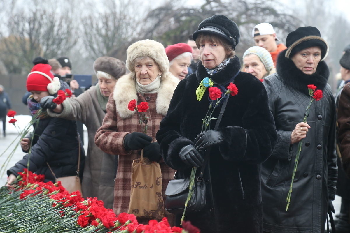 Около 400 тысяч человек получили выплаты к юбилею снятия блокады Ленинграда