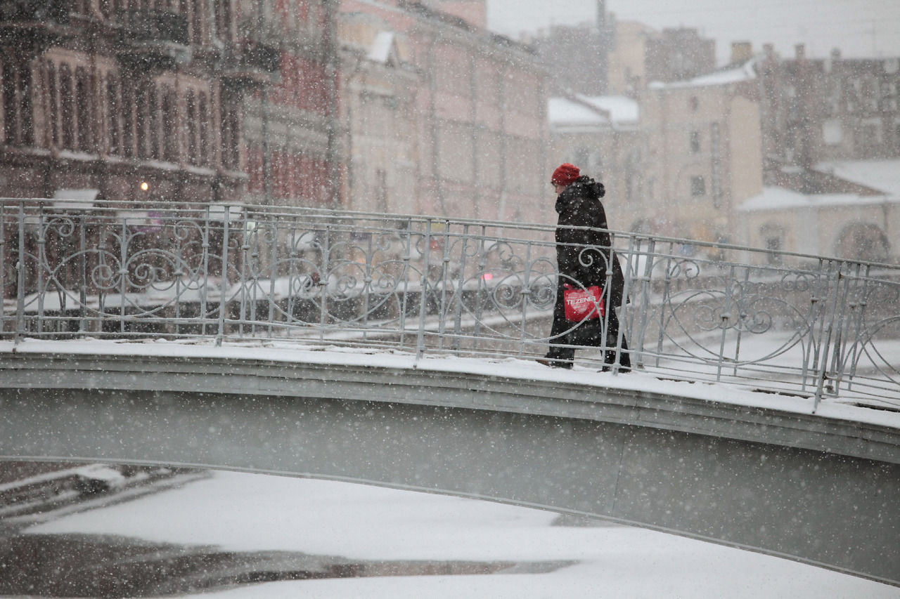 В понедельник петербуржцев ждет мокрый снег и гололед