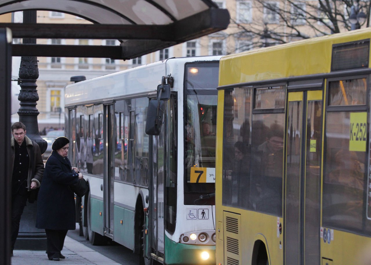 Оптимизацию автобусов, связывающих Петербург и Ленобласть, отложили до середины 2020 года 