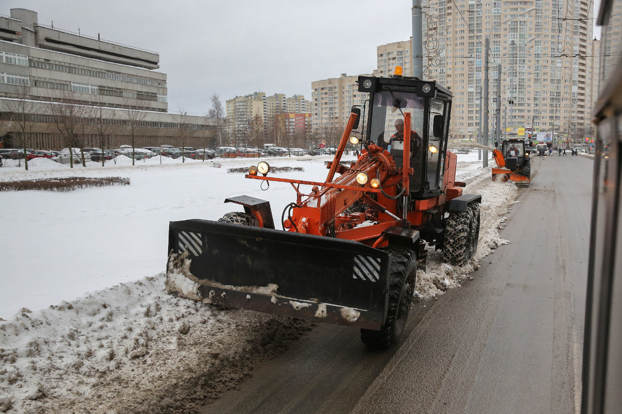 В Петербурге тротуары разрешат убирать до наката 
