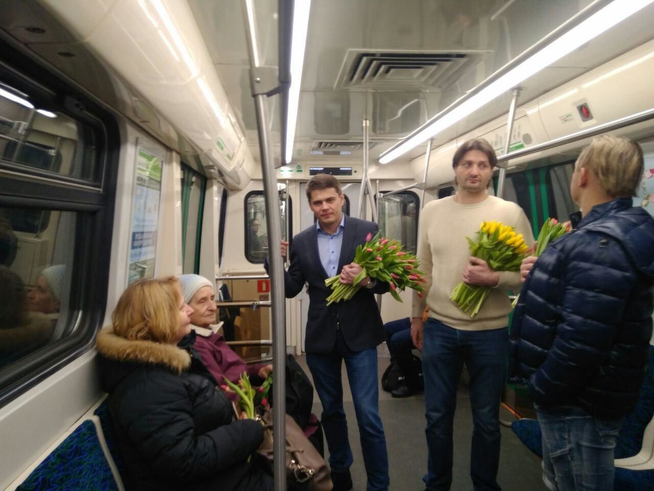 Братья Запашные и Сергей Боярский спустились в метро с цветами 