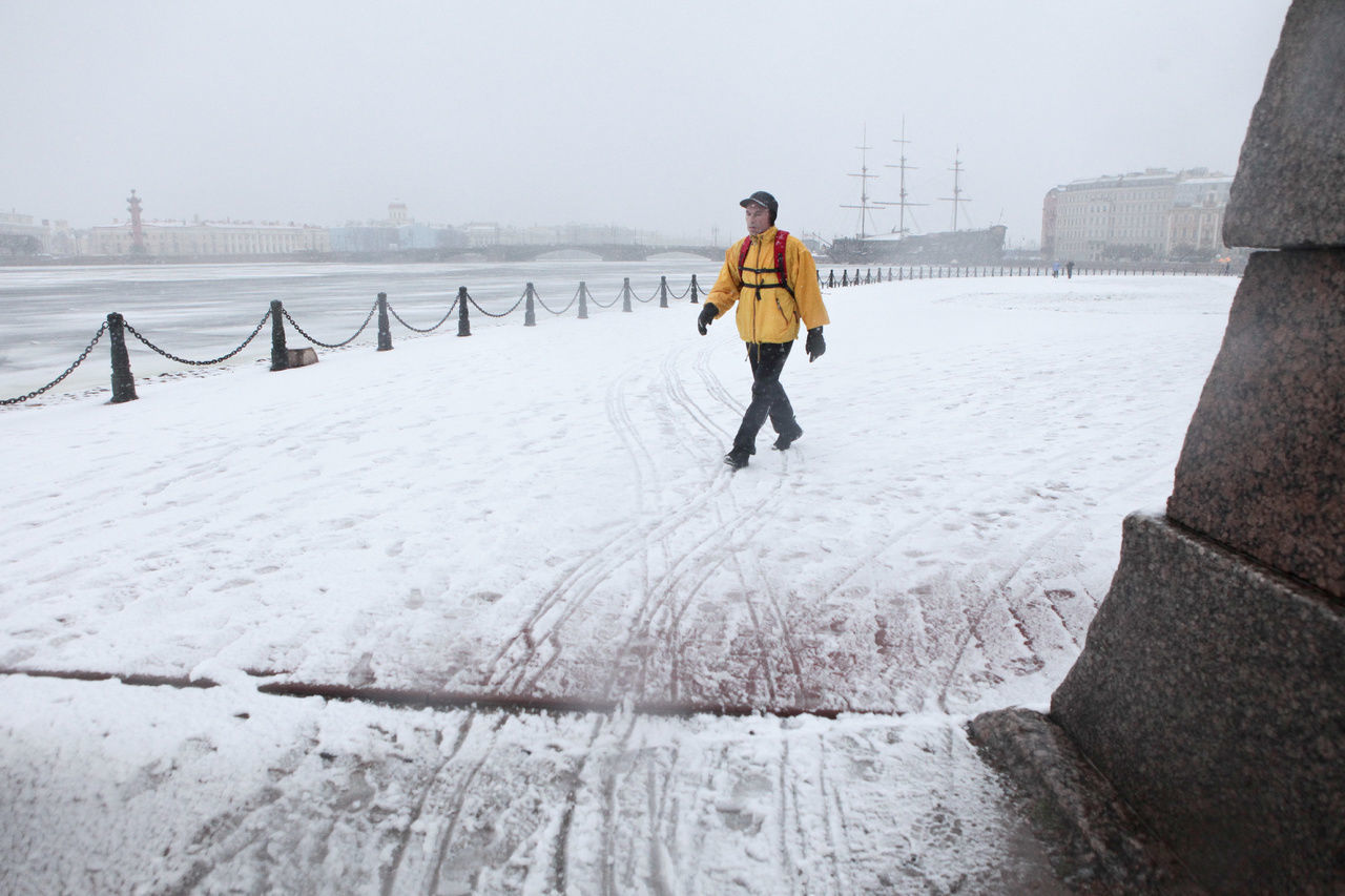 Небольшой снег и гололедицу ждут в Петербурге в среду 