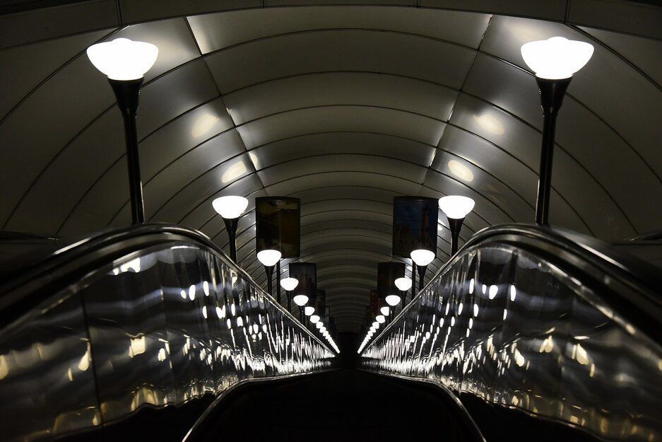 40 минут ожидания: метро «Гостиный двор» открыли