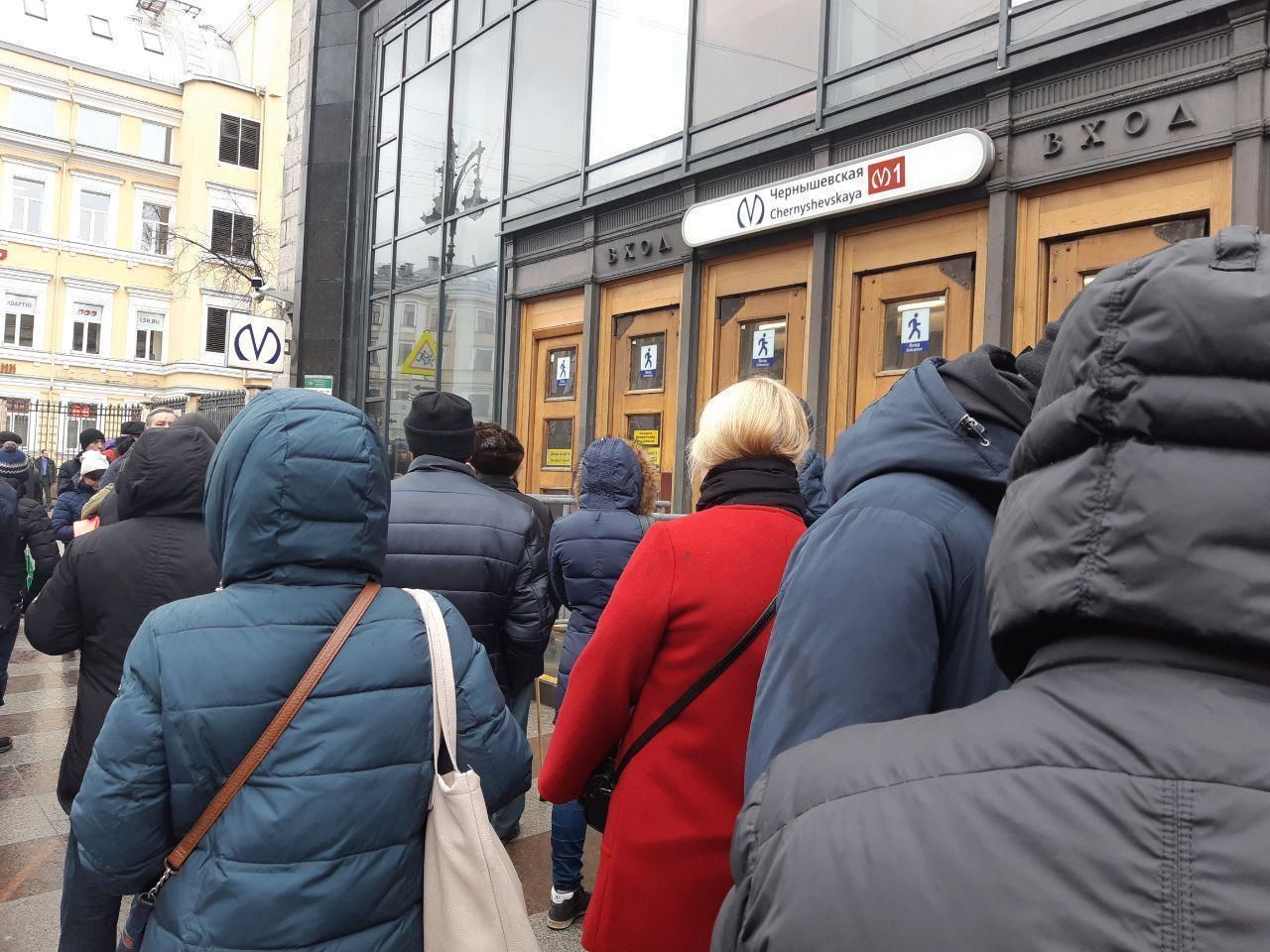 Станцию метро «Чернышевская» проверили за 40 минут