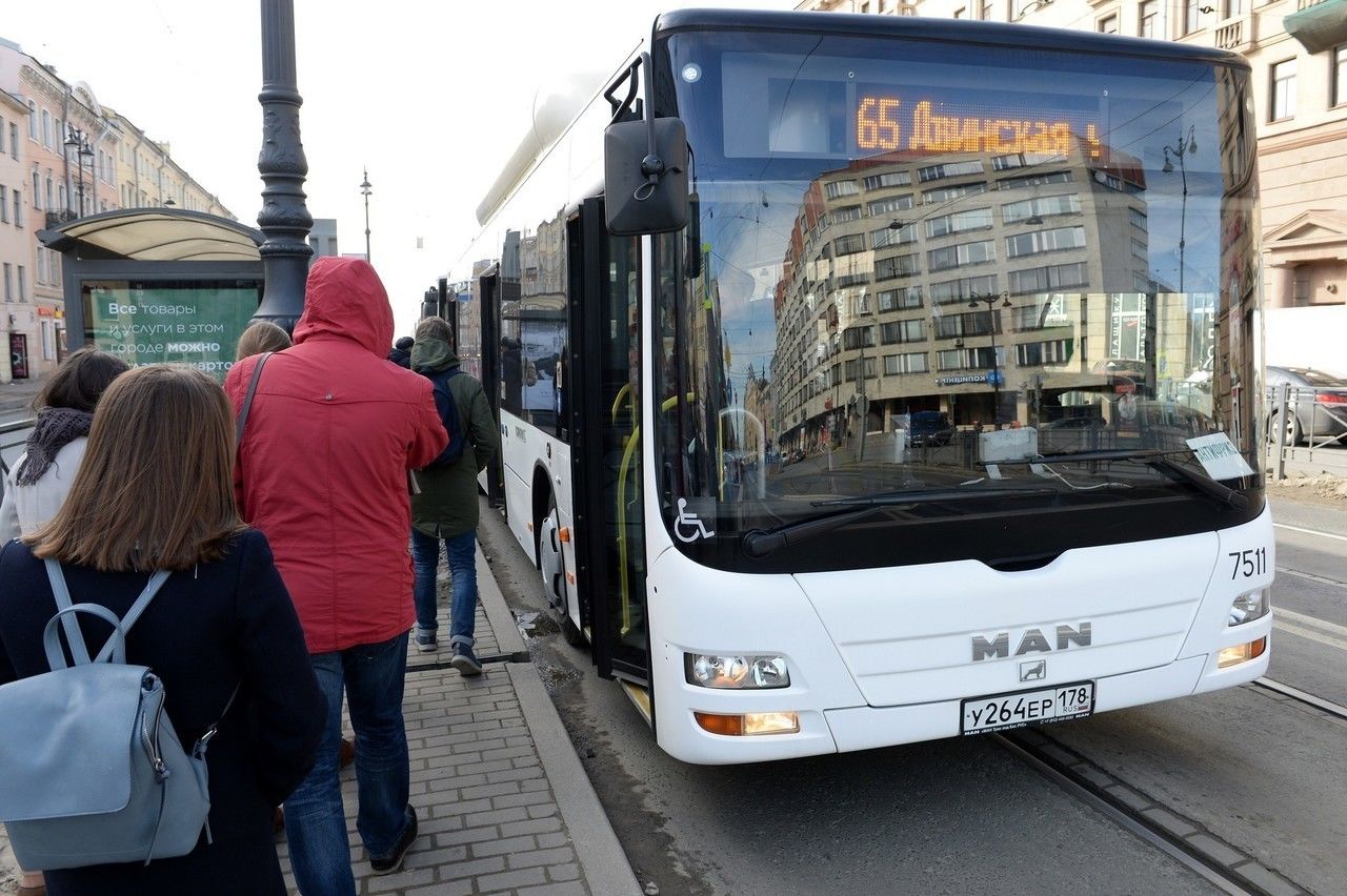 В Петербурге автобусы на некоторых маршрутах будут работать дольше и ездить чаще