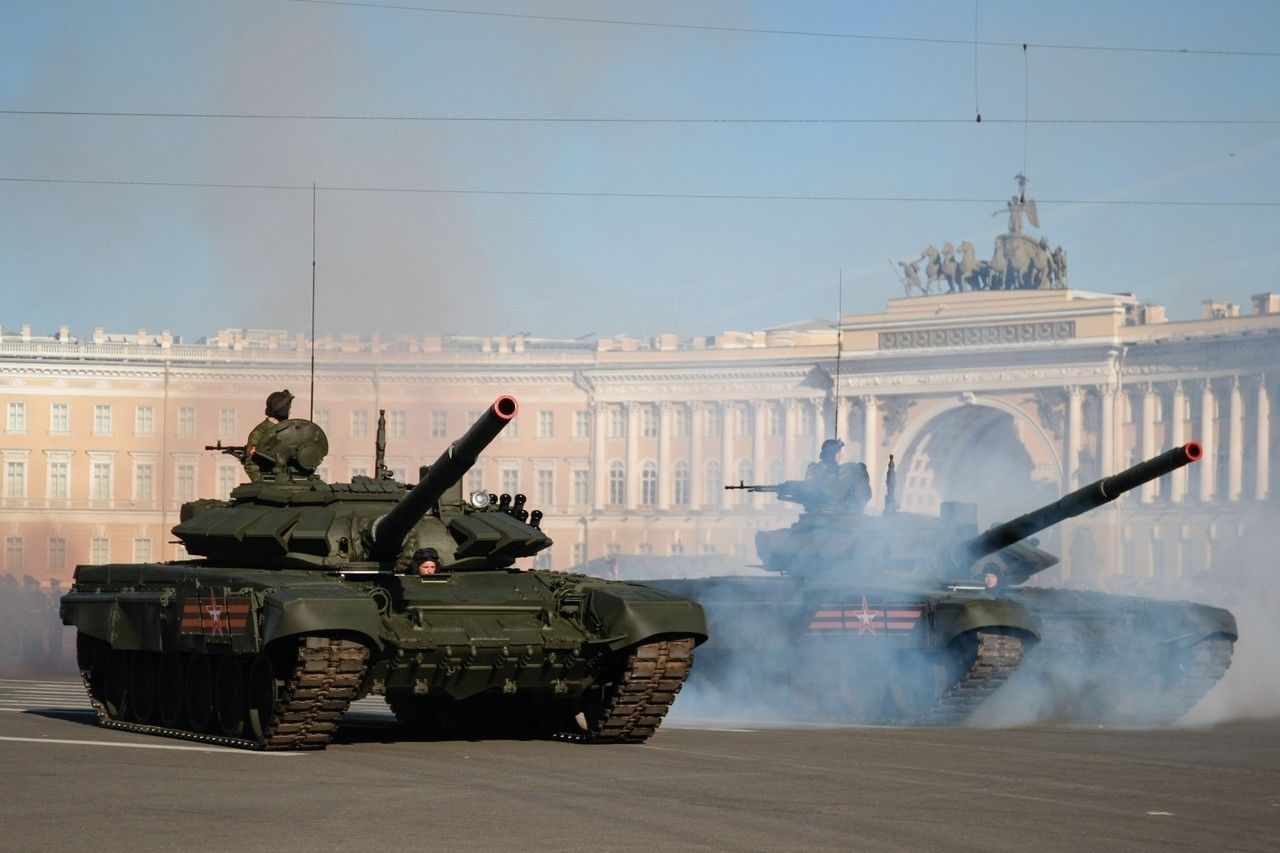 Около 100 единиц военной техники ЗВО задействуют в параде Победы в Петербурге
