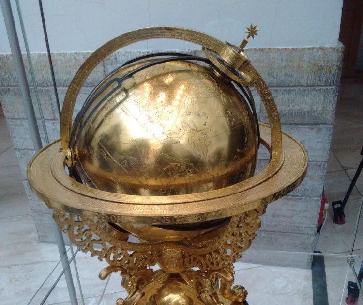 Уникальные астрономические часы со звездным глобусом представили в Эрмитаже