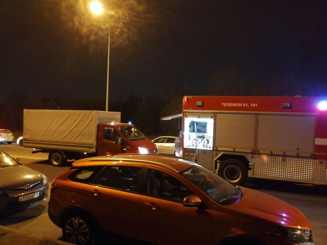 Фото: из-за аварии на Латышских Стрелков перекрыли проезд
