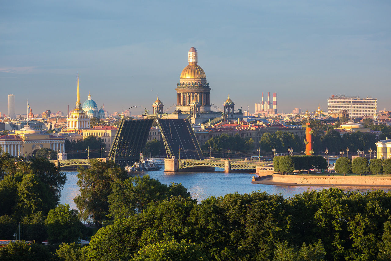 Петербург признали литературной столицей России