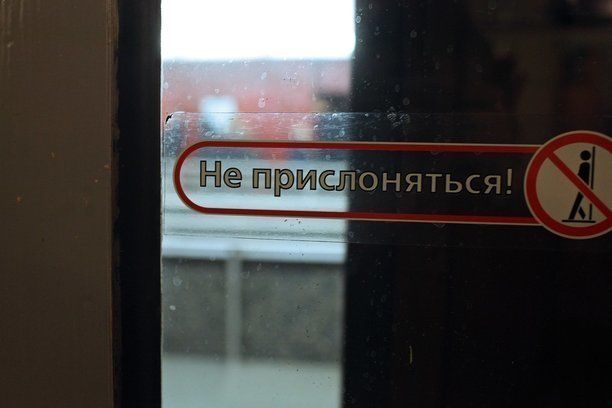 В Петербурге студентка спустилась в метро и осталась без украшений на 150 тысяч рублей 