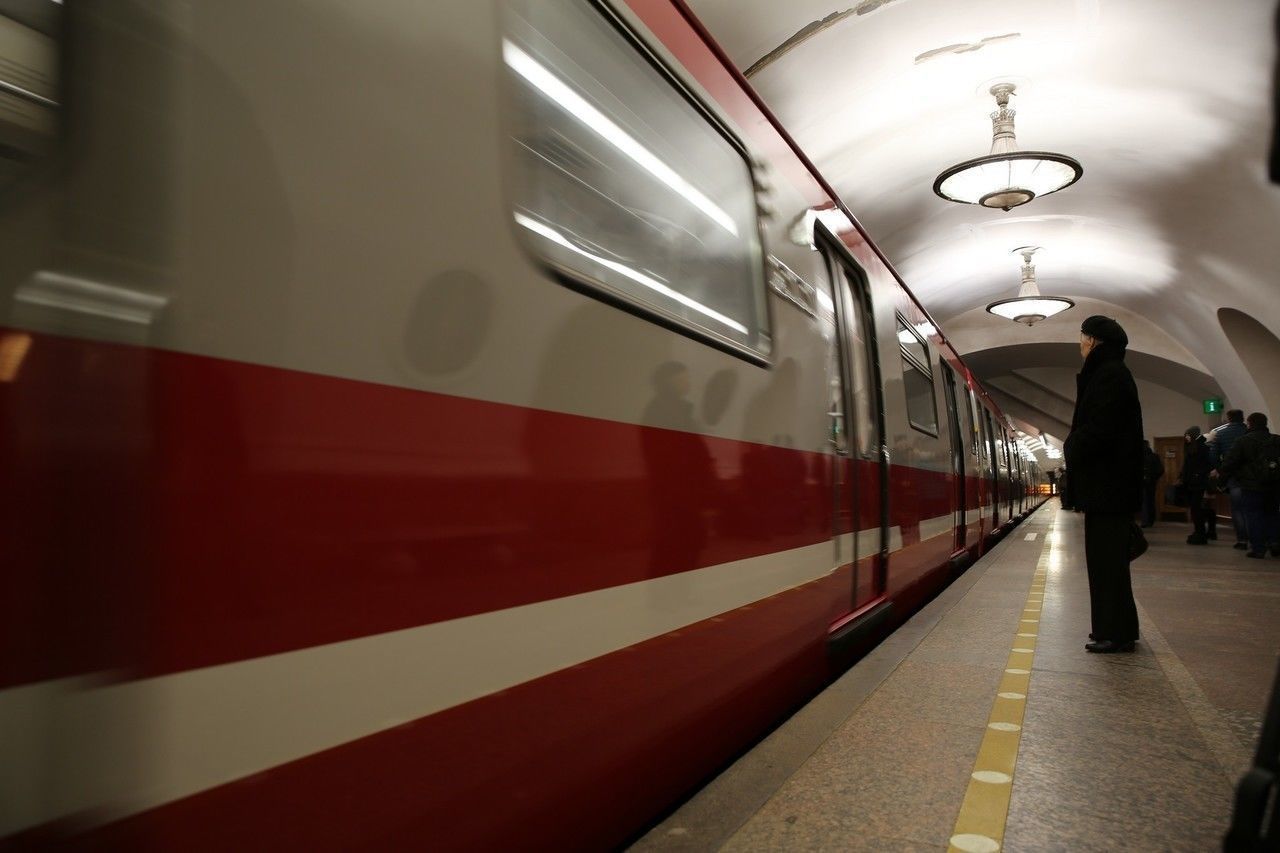 В метро Петербурга рассказали о форме сотрудников подземки