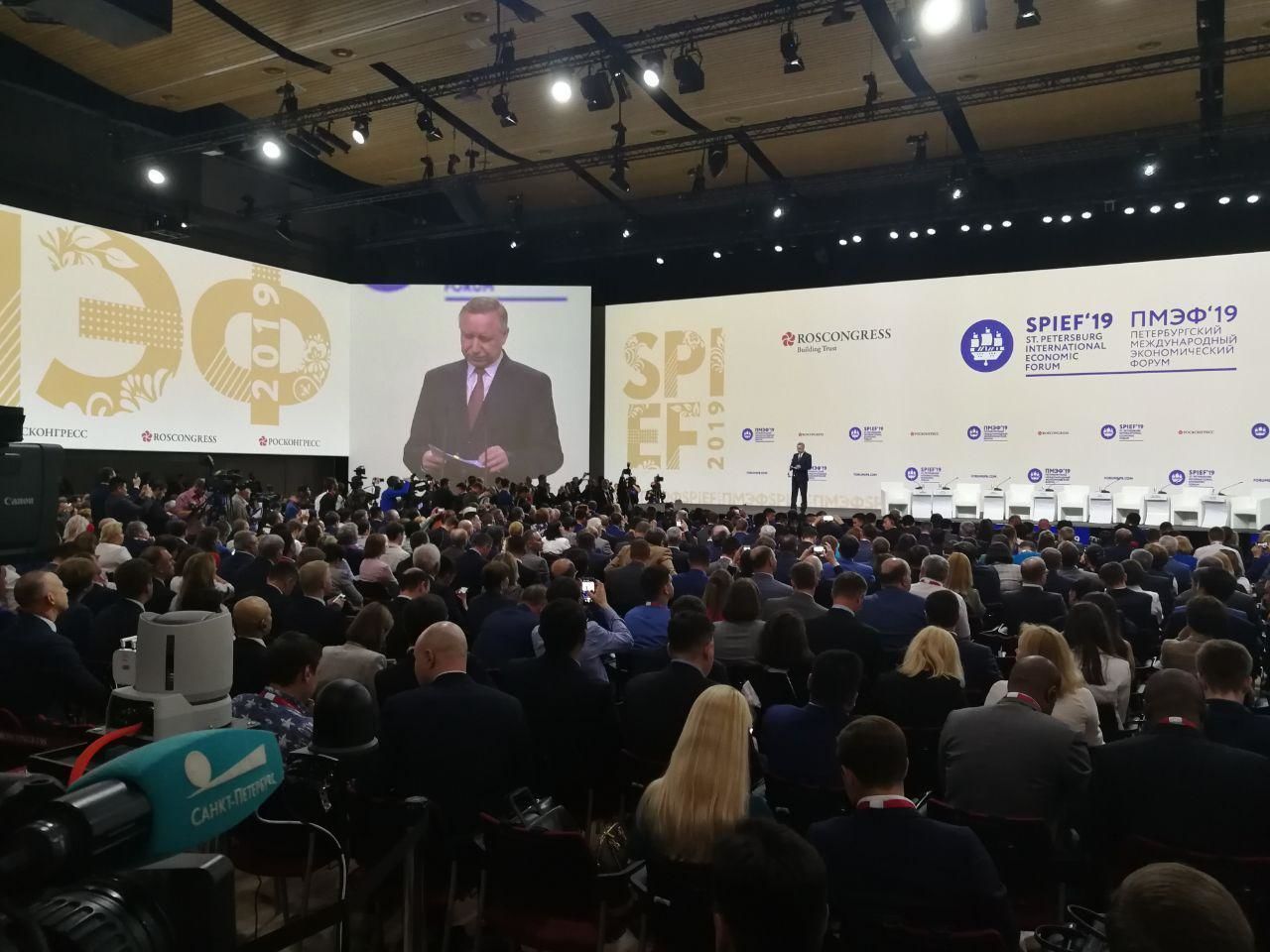 Первый день ПМЭФ принес Петербургу инвестиции на 100 миллиардов