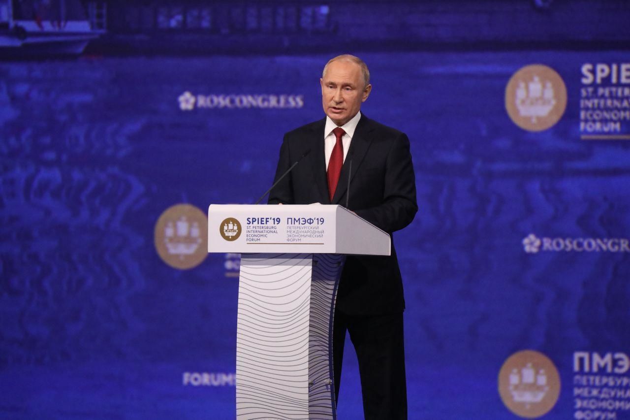 Владимир Путин: надо оградить товары первой необходимости, в том числе лекарства, от торговых войн и санкций