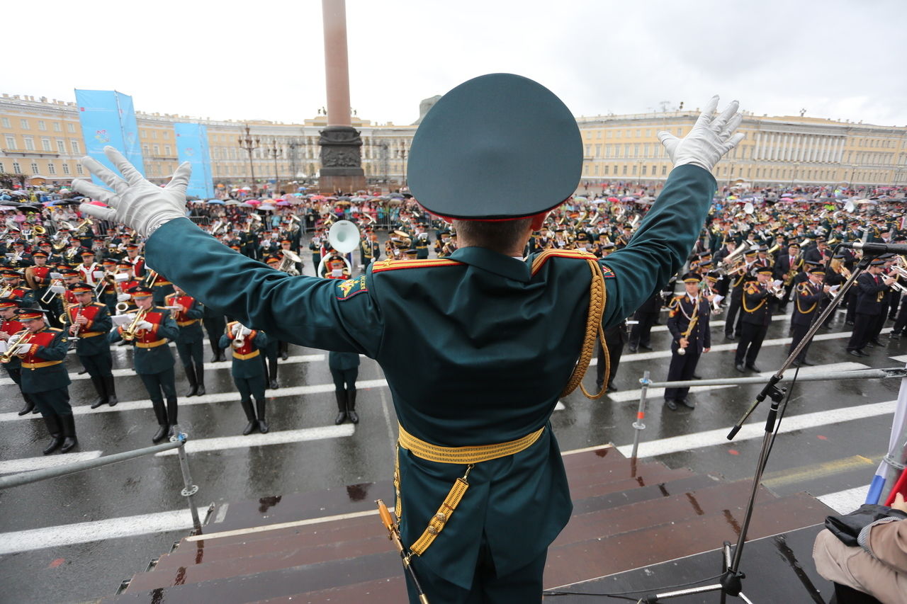 В День России петербуржцев поздравят цветами и рекордами 