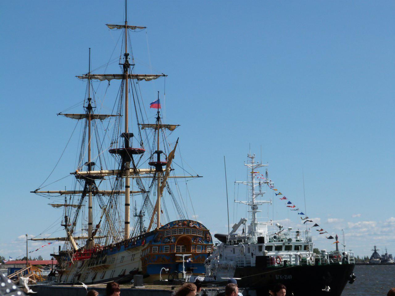 Буксировку «Полтавы» к Английской набережной перенесли на 3 июля