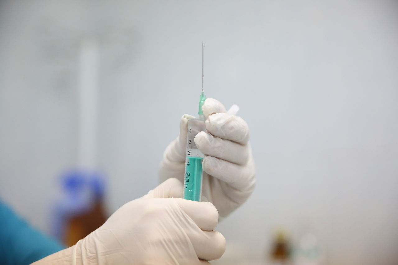 Эксперты оценили новую прививку, которая может спасти от рака 