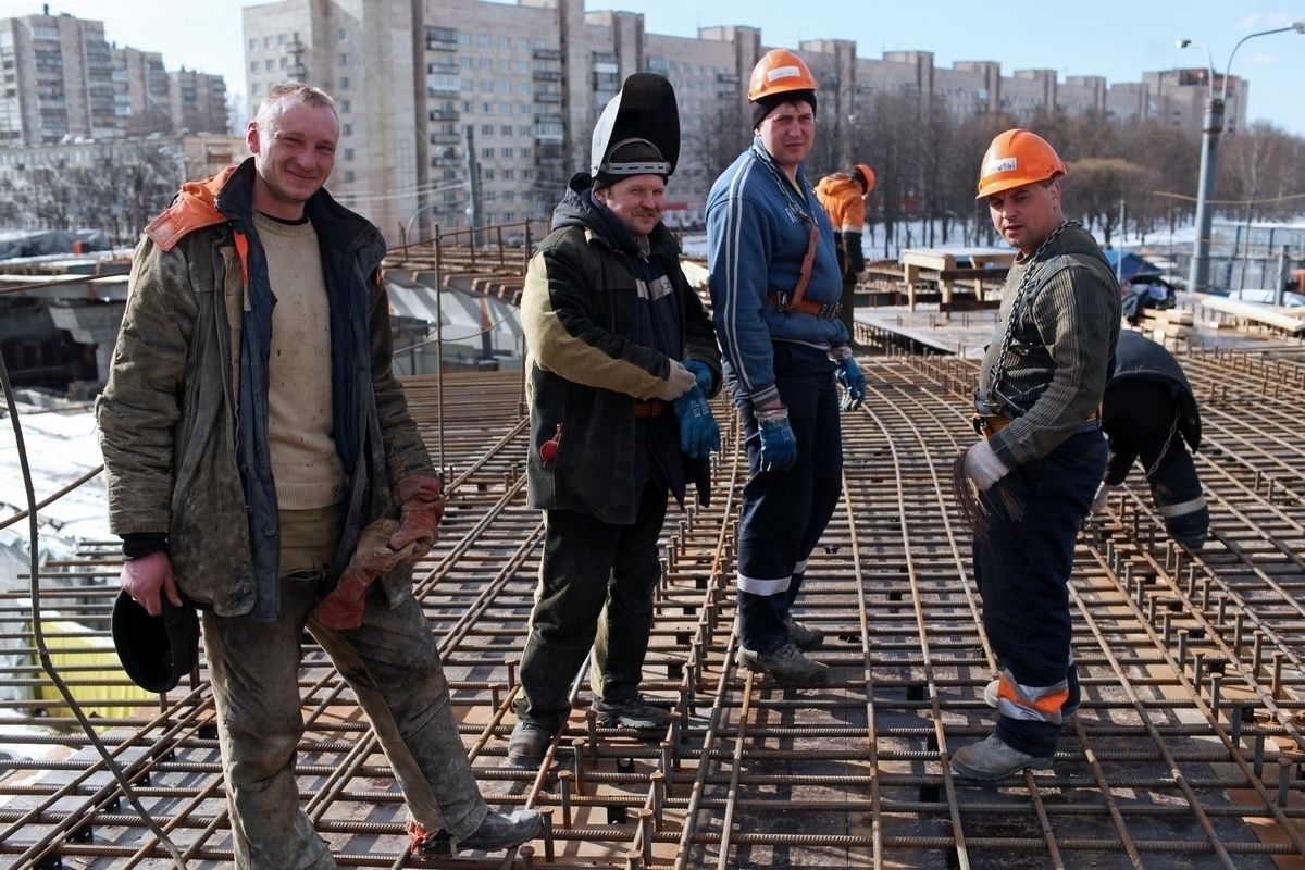 В Петербурге строители получают одну из самых больших зарплат в стране 