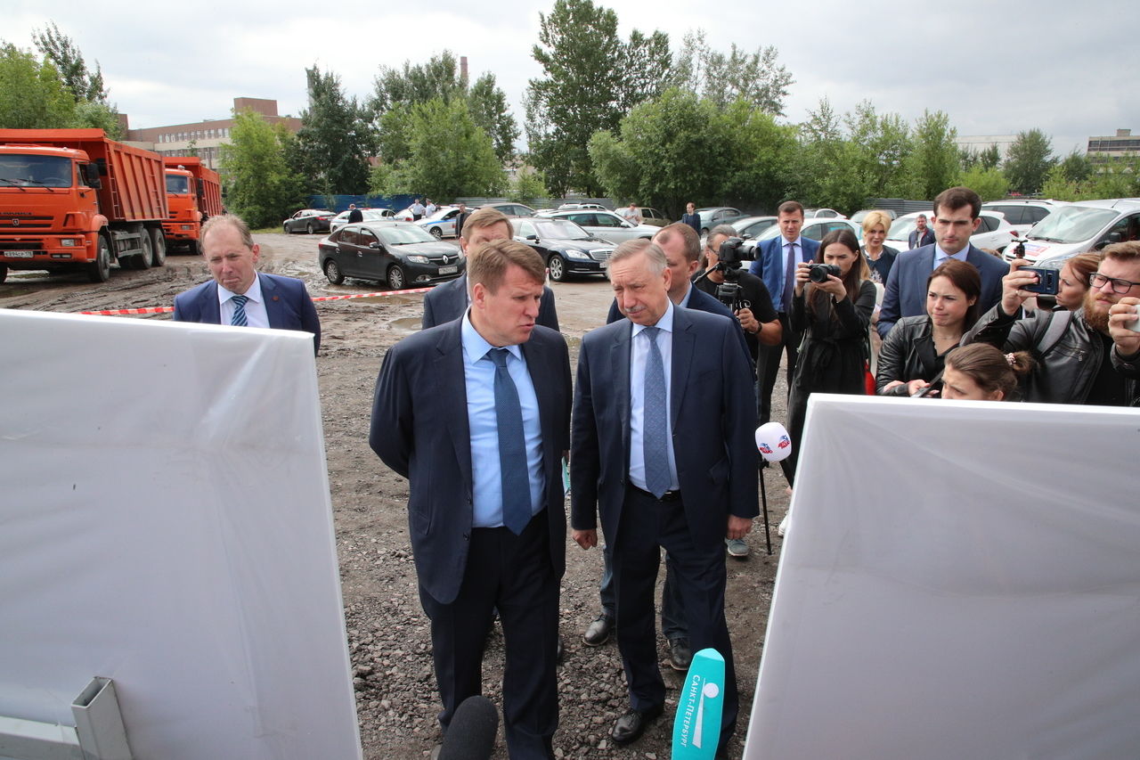 Александр Беглов обсудил с петербуржцами благоустройство Калининского района