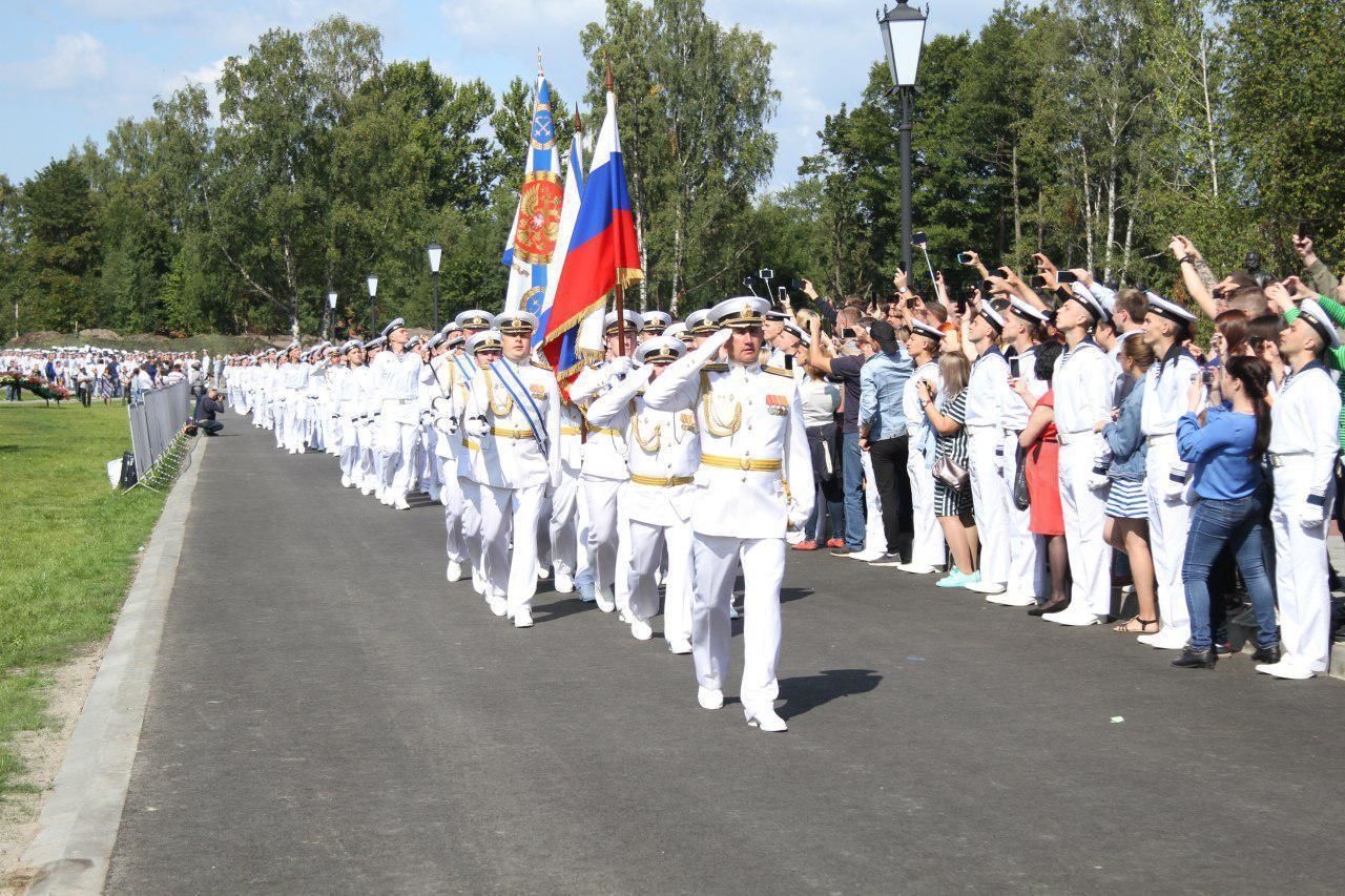 Более 300 матросов-новобранцев приняли военную присягу на Аллее адмиралов