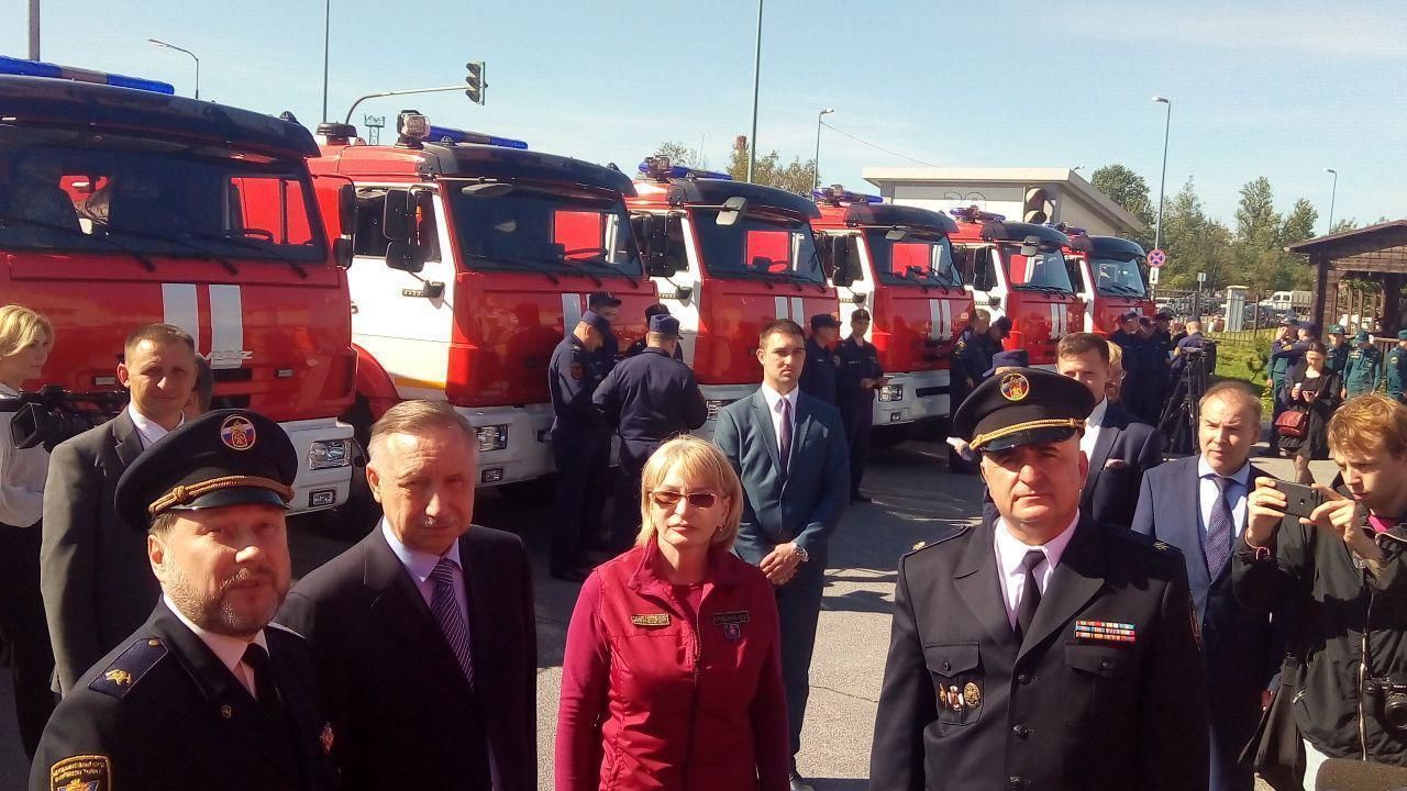 Петербургские пожарные получили новую технику