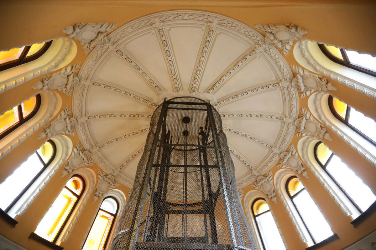 Деньги на ремонт: жители дома Елисеевых сделали вход для туристов платным