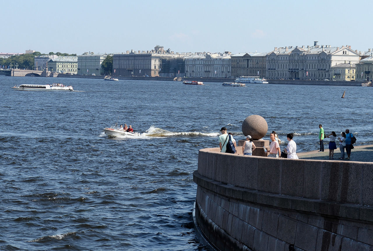 Главный синоптики Петербурга рассказал о почти рекордной температуре во вторник 
