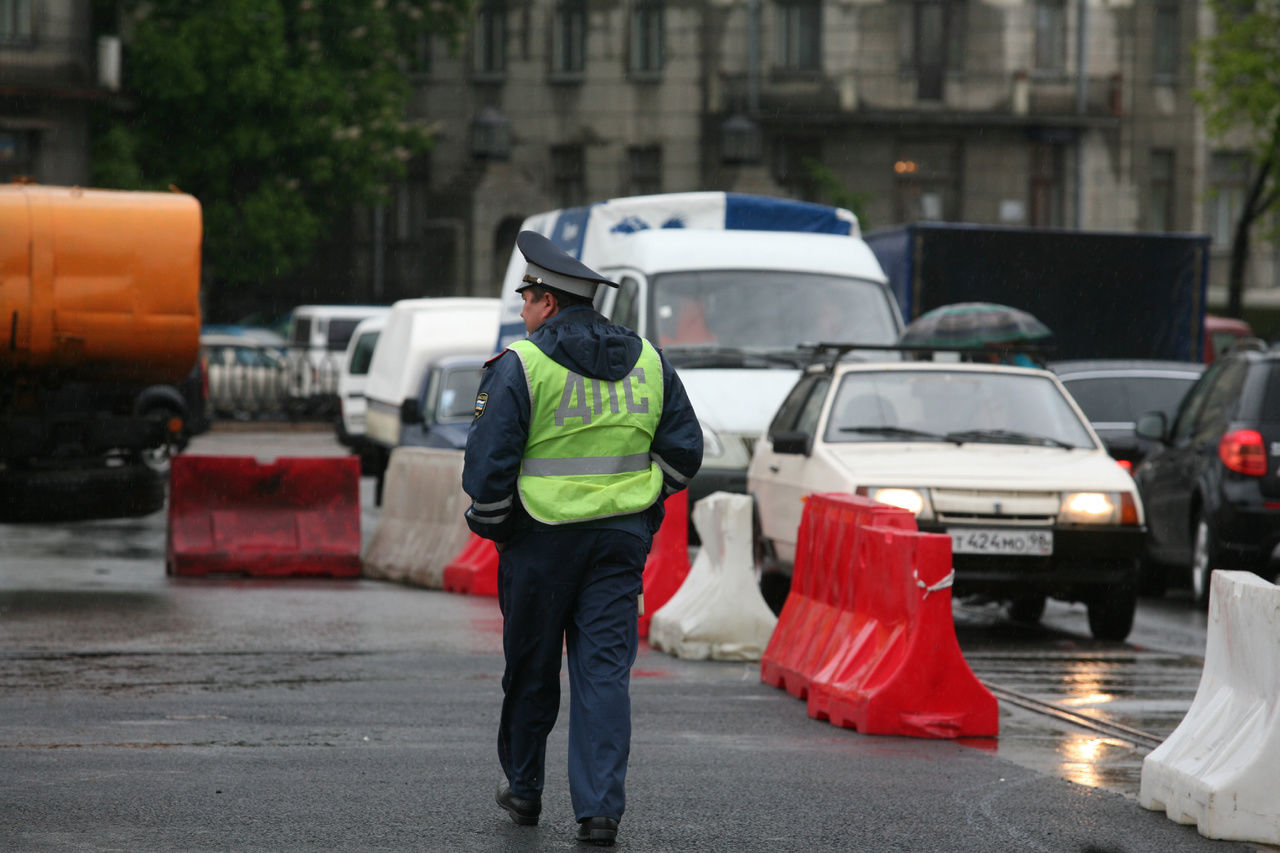 В среду на двух мостах Ленобласти введут реверсивное движение