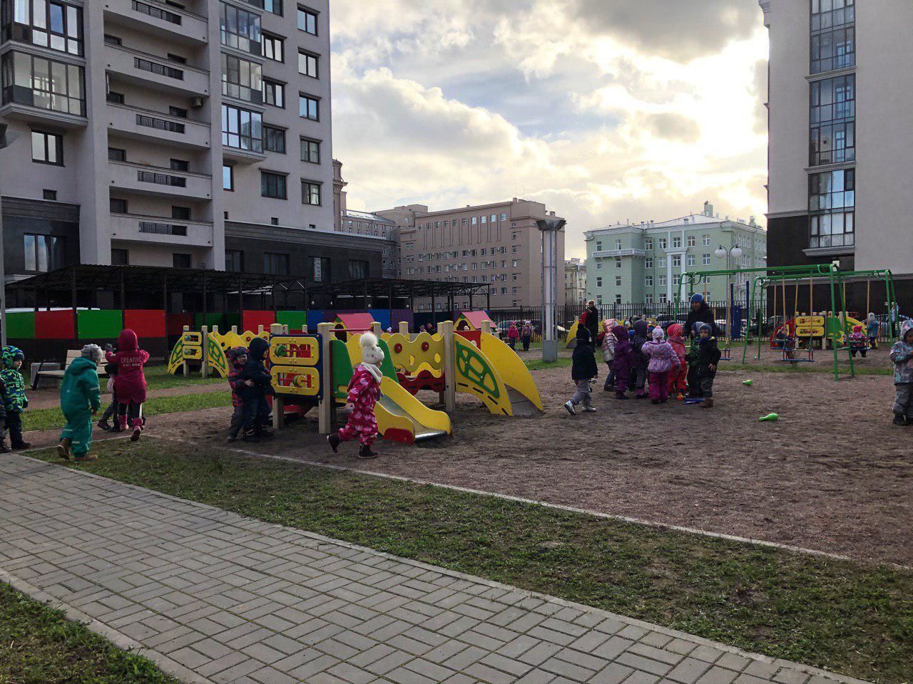 Александр Беглов осмотрел новый детский сад на Варшавской улице 