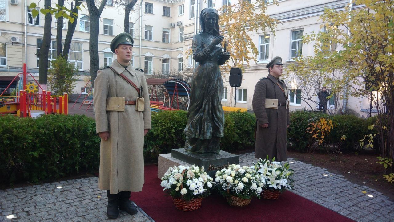 Памятник сестре милосердия появился возле больницы святой Марии Магдалины 