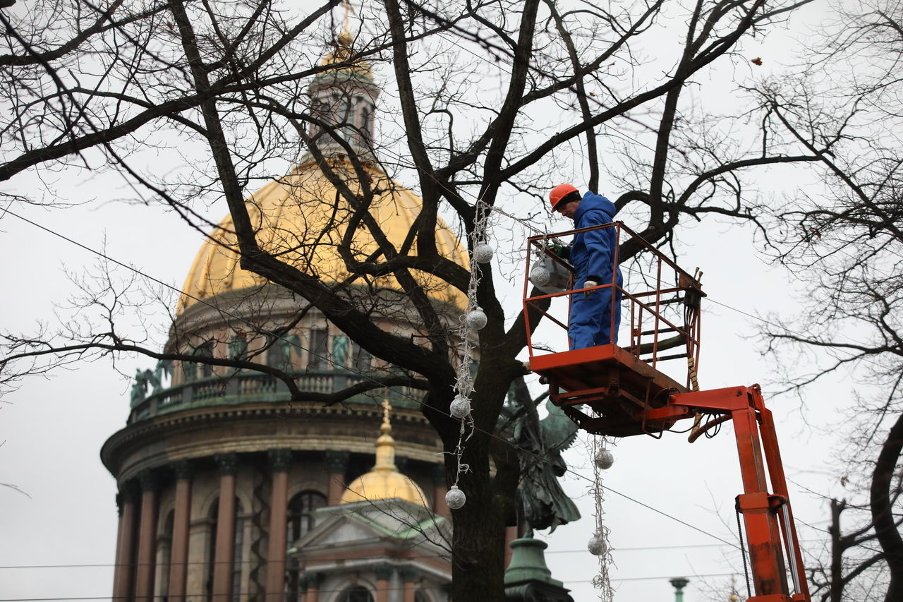 Петербург украсит 3,5 тысячи новогодних украшений 