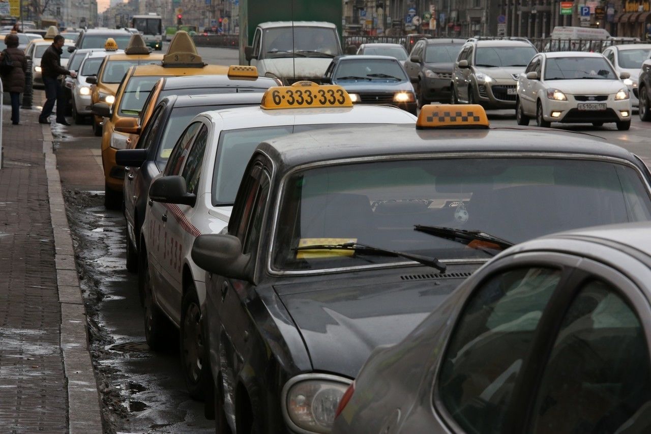 В Петербурге информацию о нарушителях правил платной парковки могут сделать открытой 