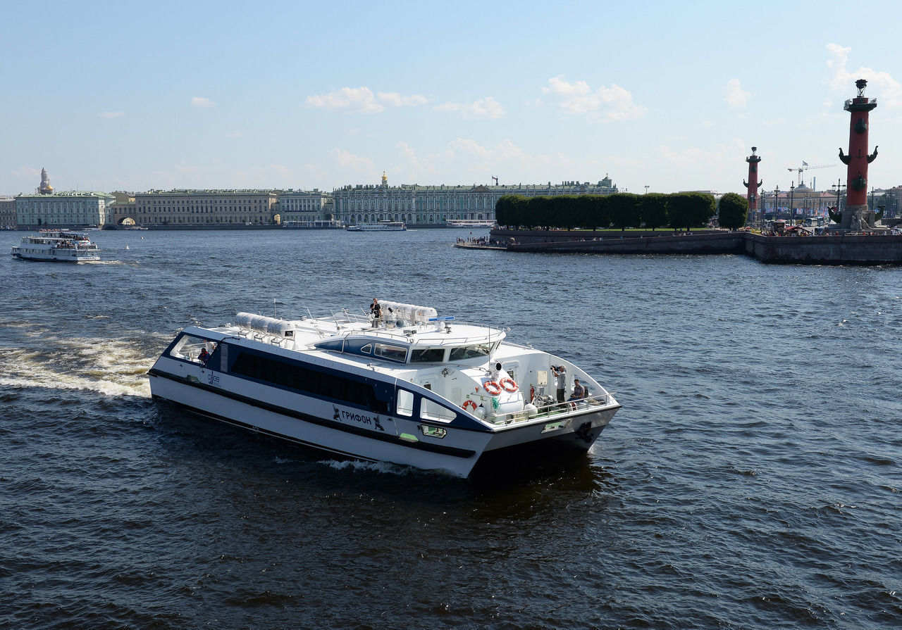 Холодное лето и ремонт мостов спровоцировал падение спроса на речные прогулки