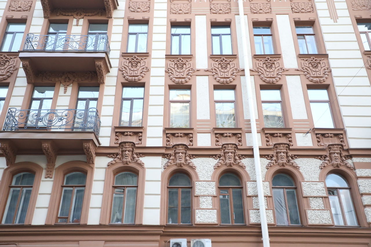 Фасады доходного дома Агафонова отреставрировали 