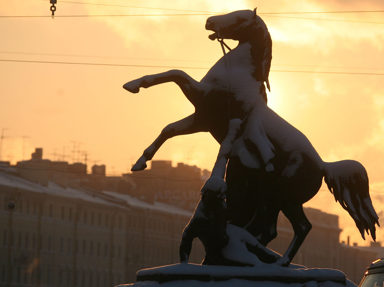 Петербург находится во власти гребня антициклона