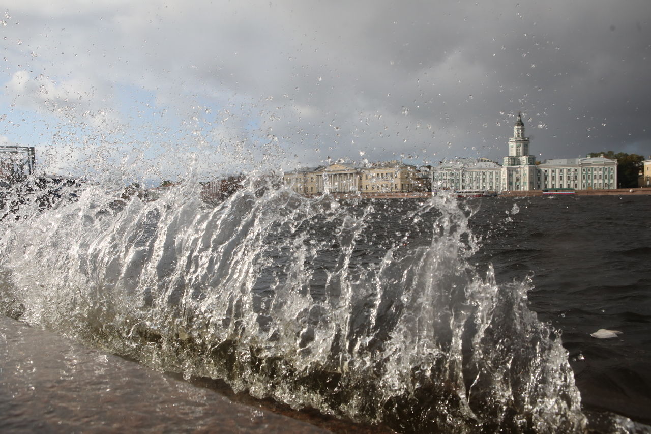 Ночью в Санкт-Петербурге повысился уровень воды в Неве